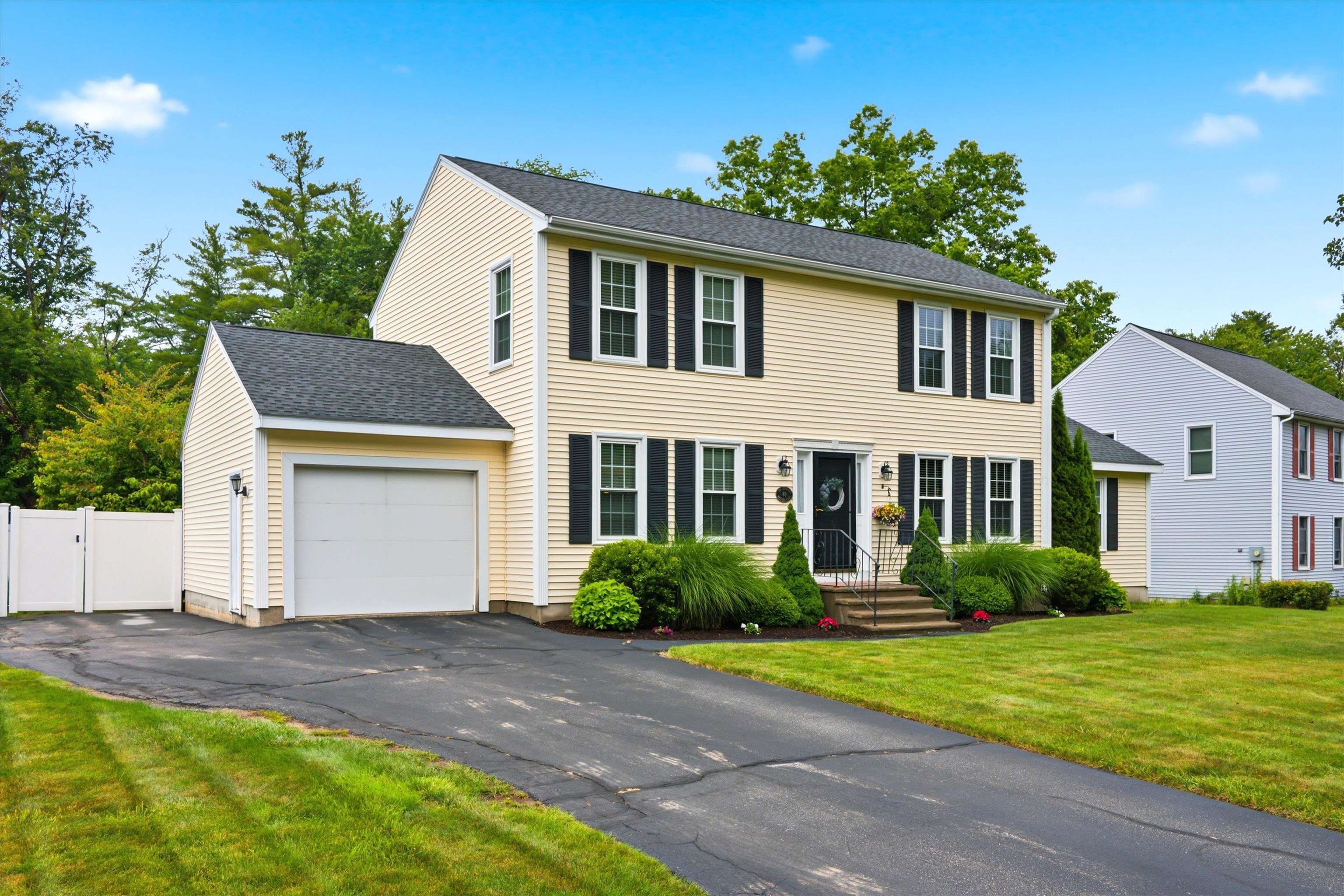 69 Mallard Point Road Merrimack, NH 03054 - Photo 2 of 44