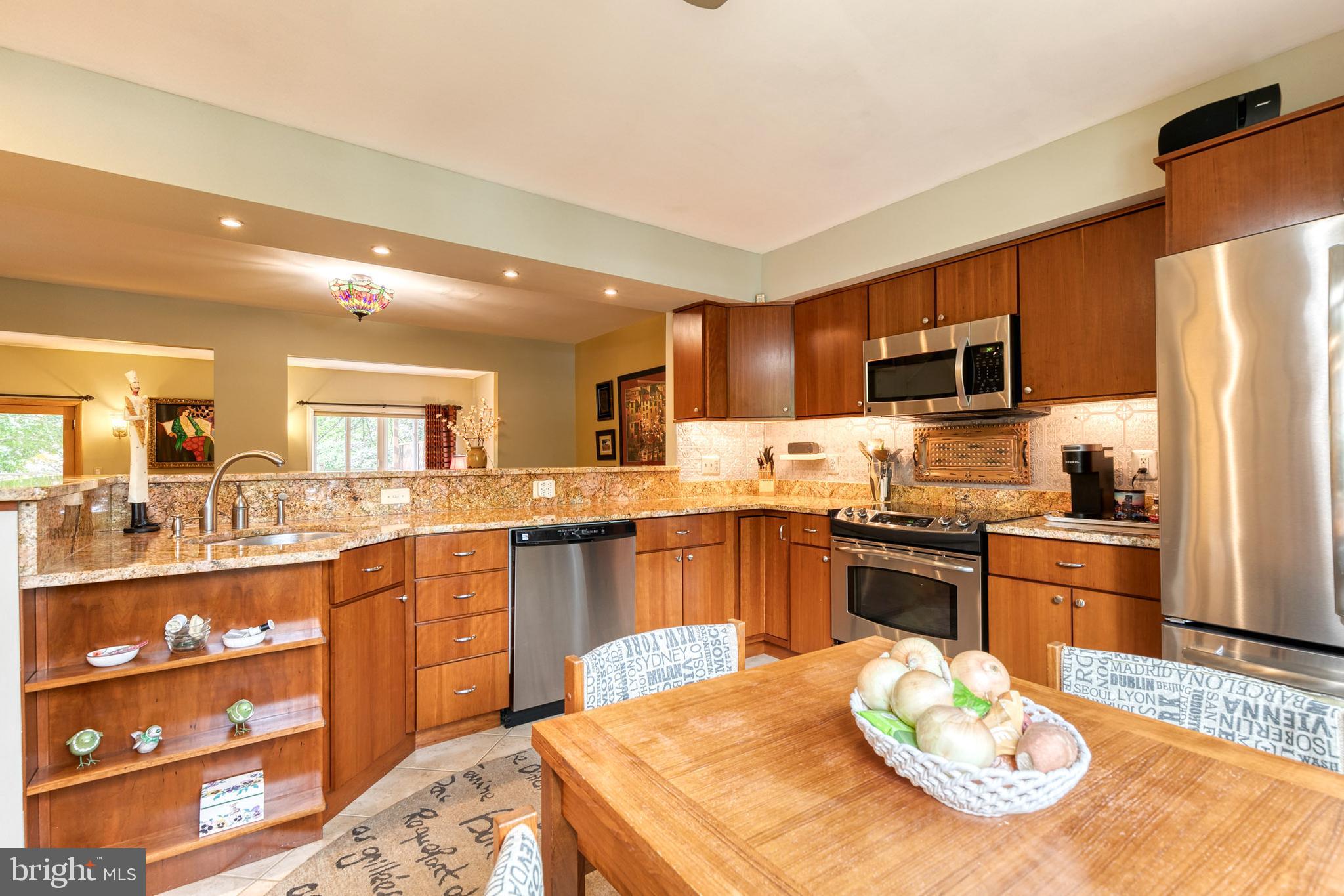 4336 Roland Springs Drive Baltimore, MD 21210 - Photo 3 of 24
