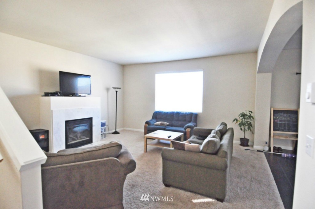 509 Graham Avenue Northeast Renton, WA 98059 - Photo 3 of 15 Gallery Image 3