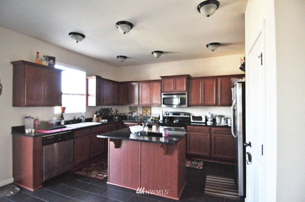 509 Graham Avenue Northeast Renton, WA 98059 - Photo 4 of 15 Gallery Image 4