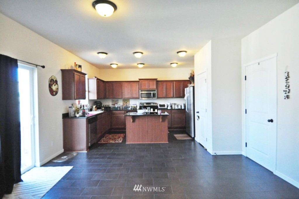 509 Graham Avenue Northeast Renton, WA 98059 - Photo 5 of 15 Gallery Image 5