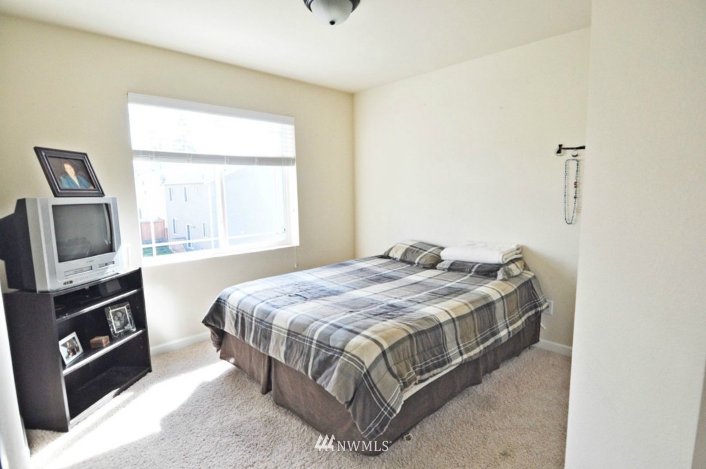 509 Graham Avenue Northeast Renton, WA 98059 - Photo 8 of 15 Gallery Image 8
