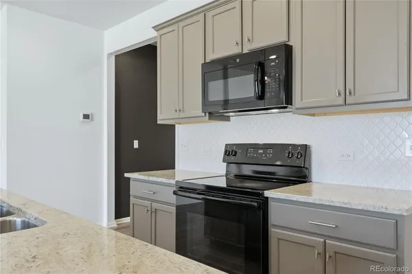 $464,000 | 10562 Yosemite Street, Commerce City, CO 80640