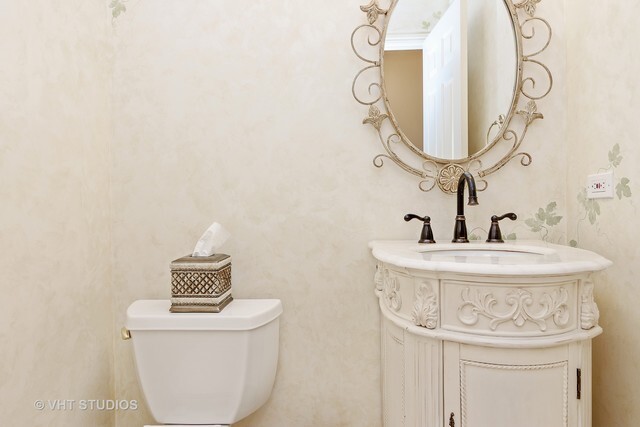 20 Lochbrook Lane Inverness, IL 60010 - Photo 12 of 27 a bathroom with a sink and a mirror