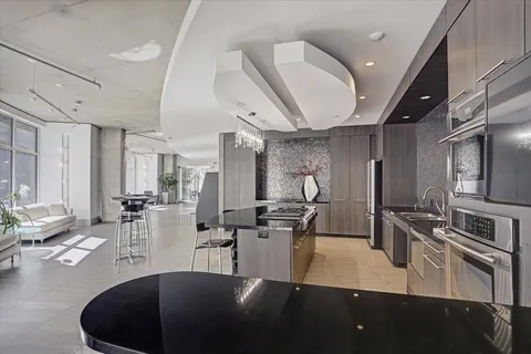 $234,999 | 1901 Post Oak Boulevard, Unit 2219, Houston, TX 77056