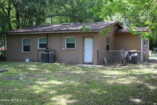 a view of a yard with a tree