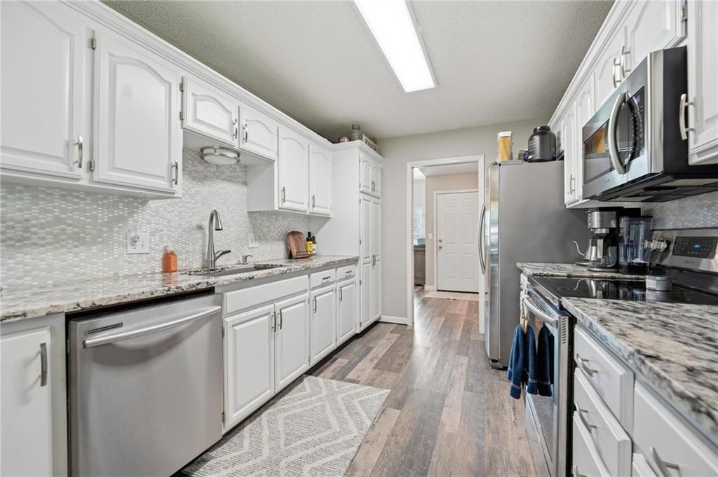 820 Southwest Benjamin Circle Lee's Summit, MO 64081 - Photo 11 of 37