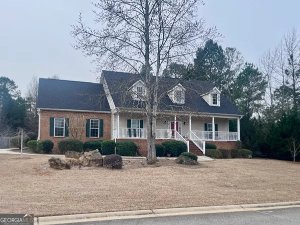 front view of house with a yard