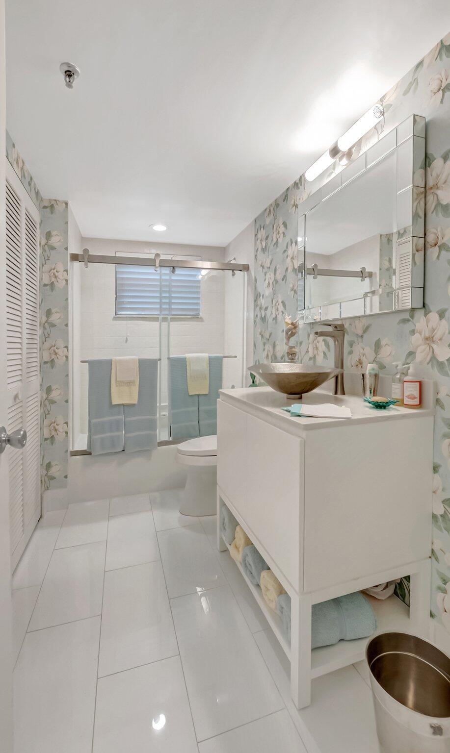 7507 La Paz Boulevard, Unit 202 Boca Raton, FL 33433 - Photo 26 of 31 2nd bath
