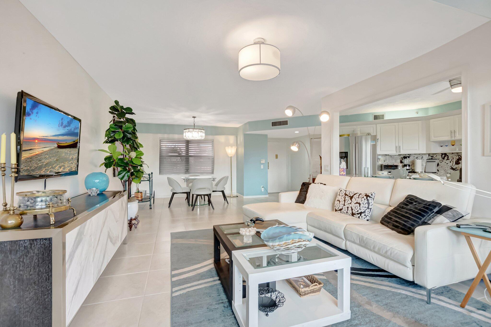 7507 La Paz Boulevard, Unit 202 Boca Raton, FL 33433 - Photo 6 of 31 living room