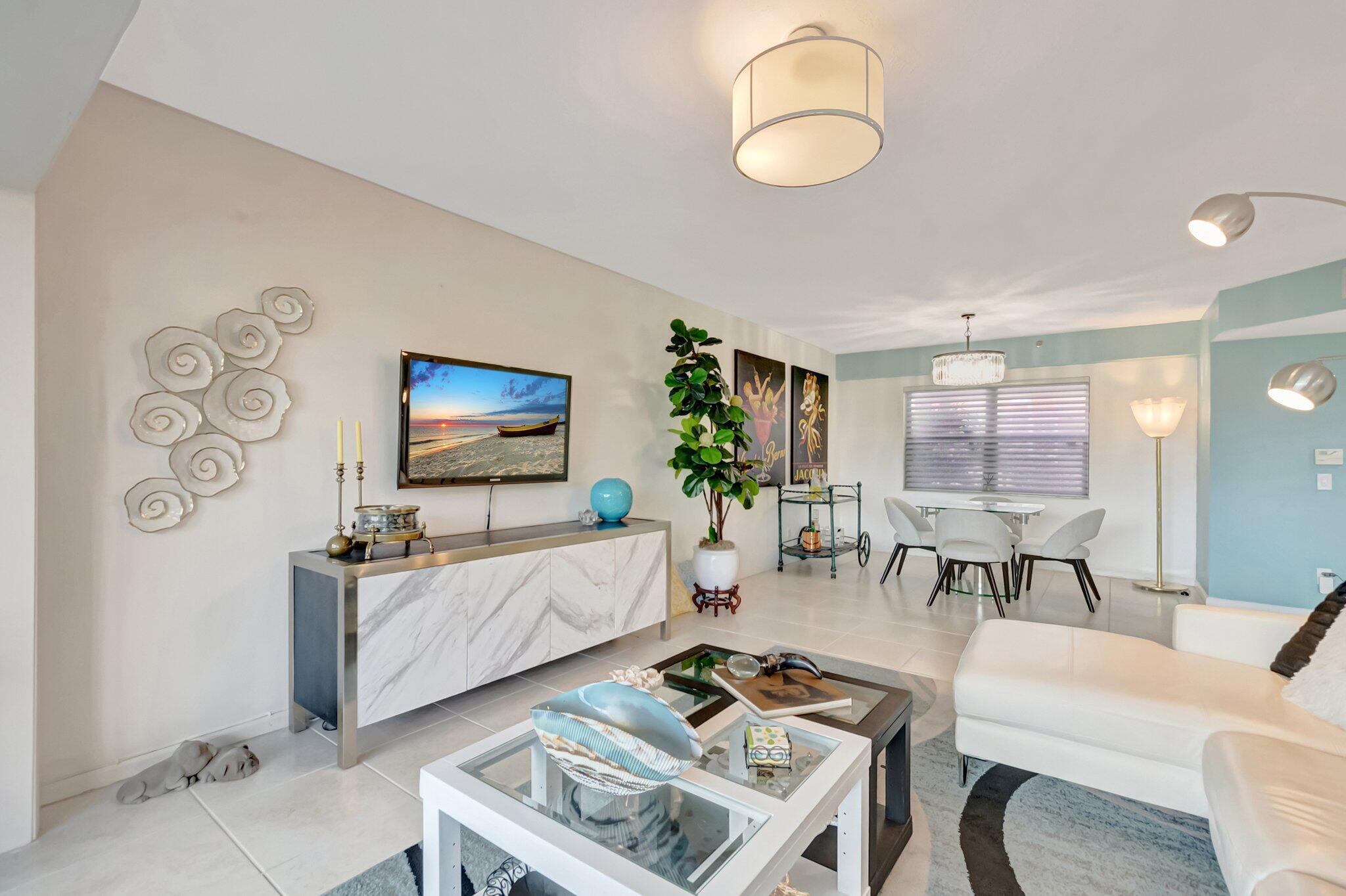 7507 La Paz Boulevard, Unit 202 Boca Raton, FL 33433 - Photo 7 of 31 living room