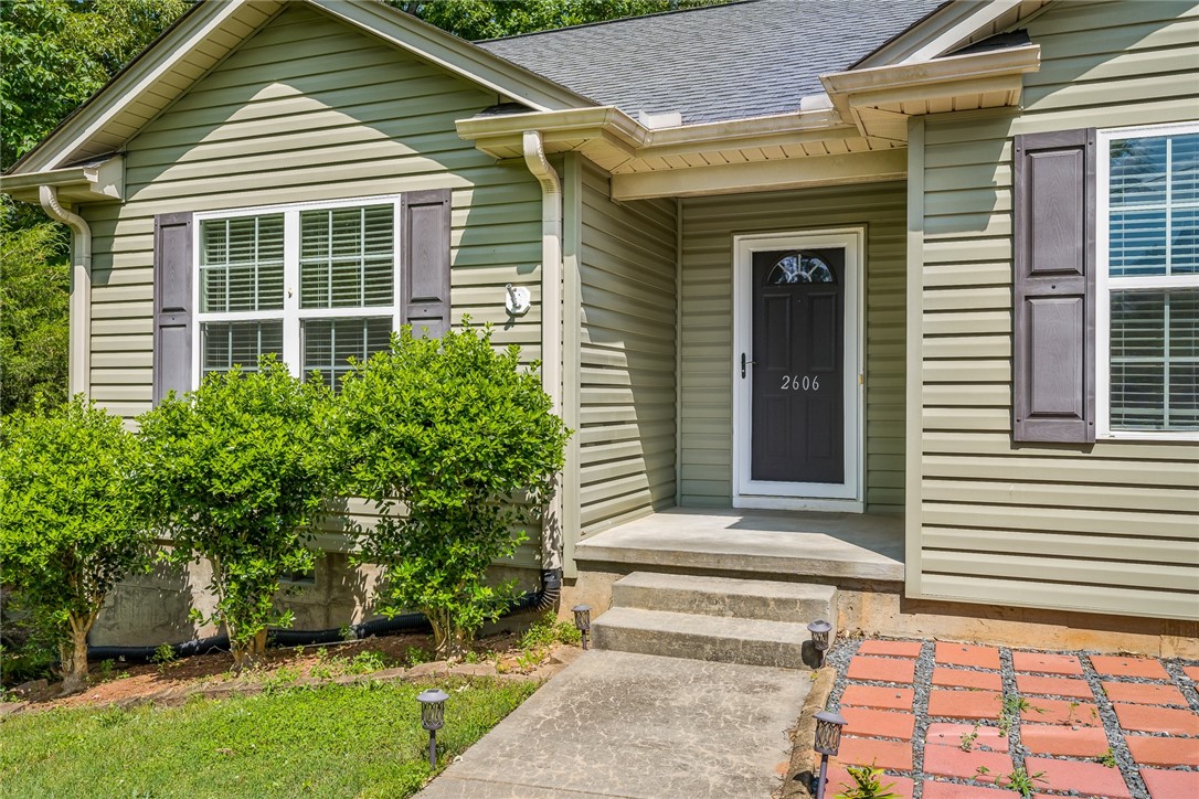 2606 Linmar Circle Anderson, SC 29621 - Photo 4 of 32 Gallery Image 4