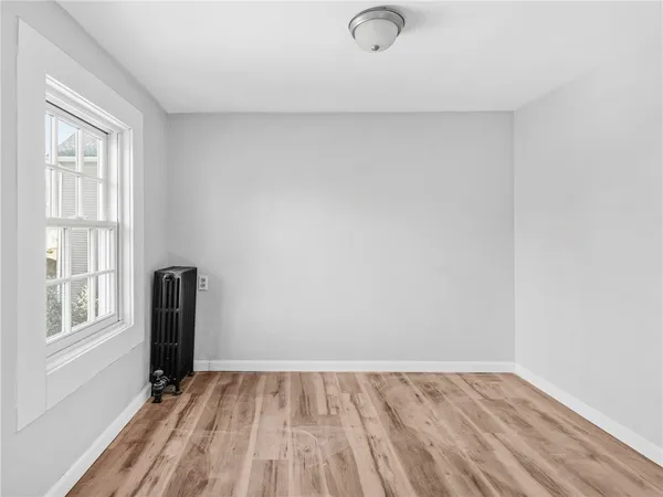 $2,800 | 1382 Hope Street, Unit 2, Bristol, RI 02809