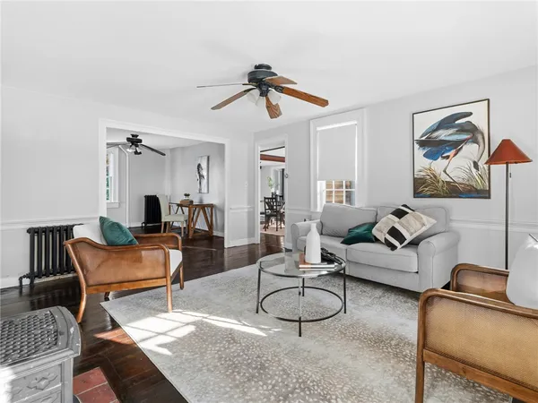 $2,800 | 1382 Hope Street, Unit 2, Bristol, RI 02809