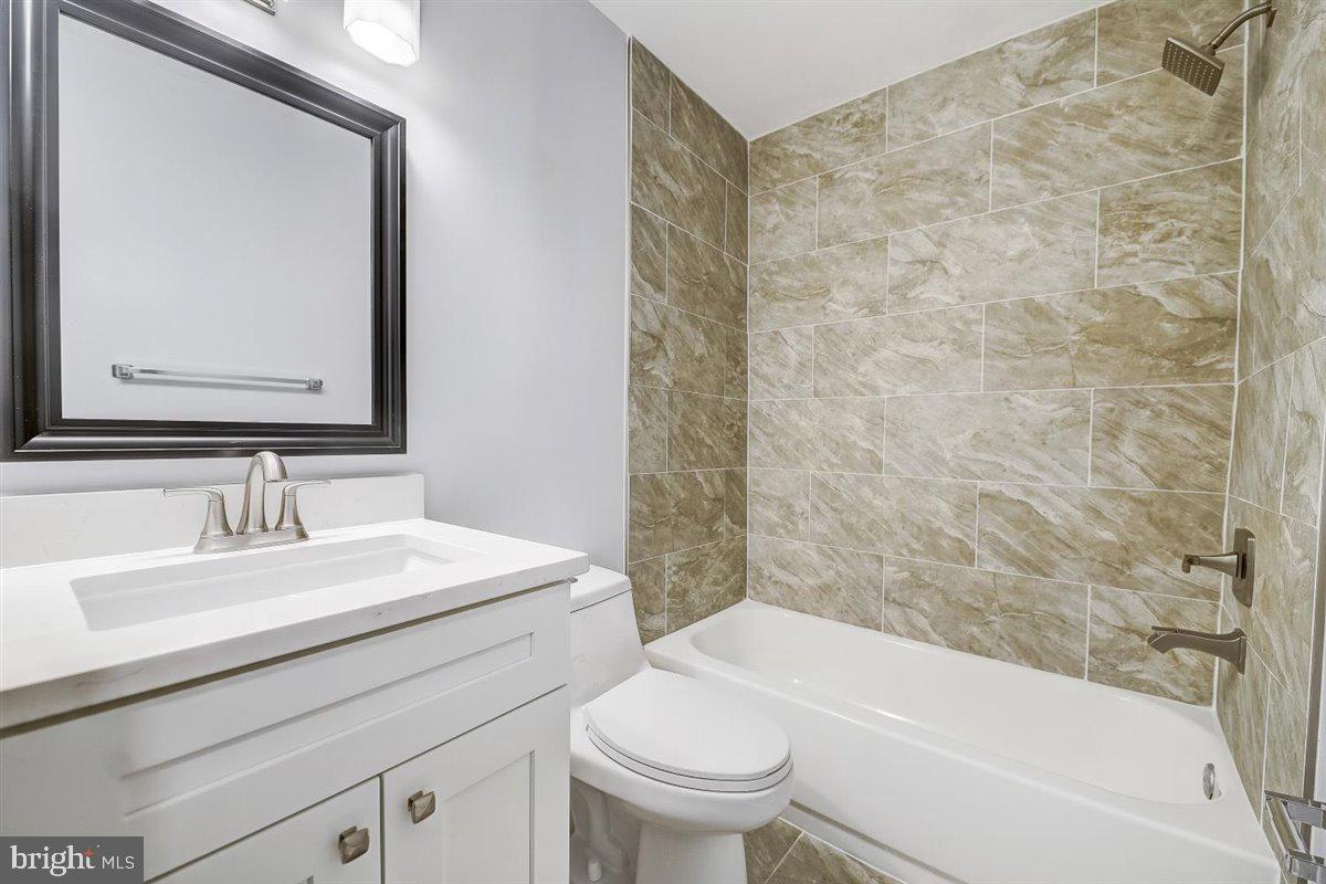 1115 Harvard Street Northwest, Unit R Washington, DC 20009 - Photo 12 of 39