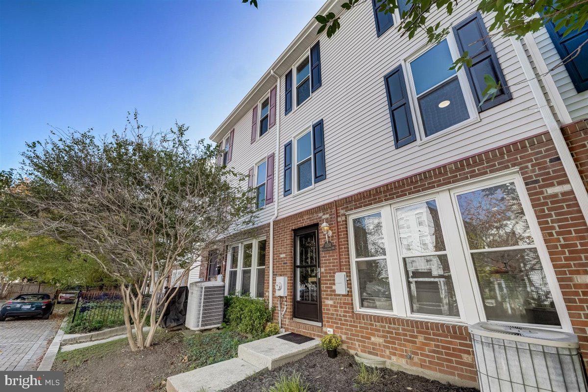 1115 Harvard Street Northwest, Unit R Washington, DC 20009 - Photo 34 of 39