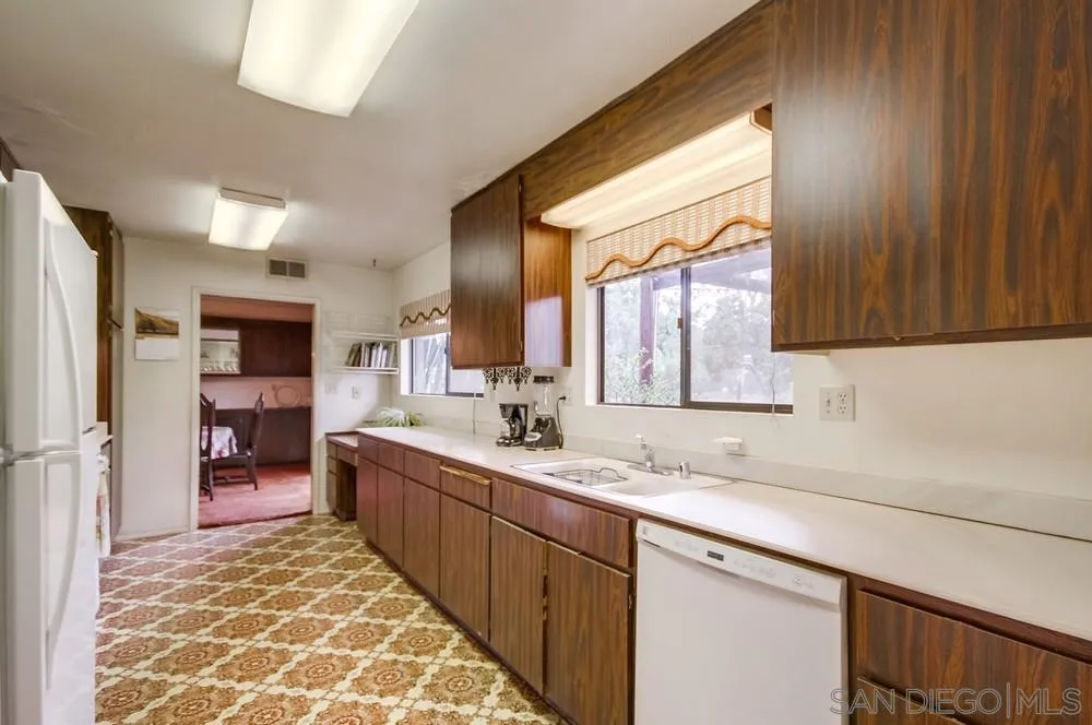 9763 Flinn Springs Road El Cajon, CA 92021 - Photo 10 of 25 Gallery Image 10
