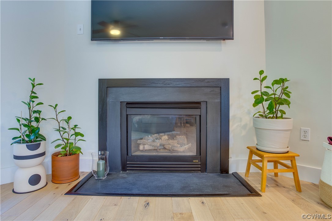 13312 Ridgemoor Lane Midlothian, VA 23114 - Photo 11 of 38 gas fireplace