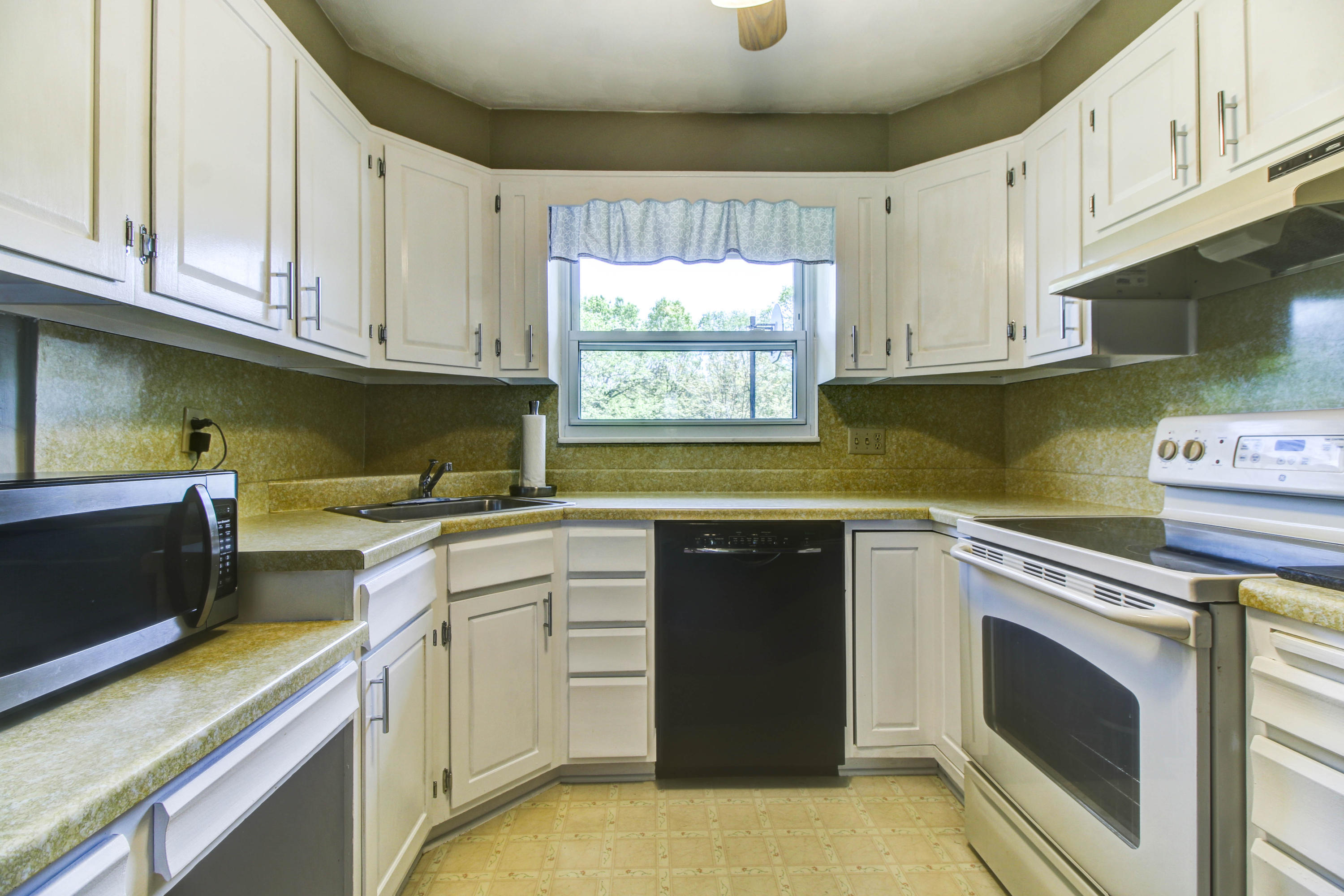 3340 Valentine Road Southwest Roanoke, VA 24018 - Photo 22 of 32 _MG_3439_40_41_42_43_44_45