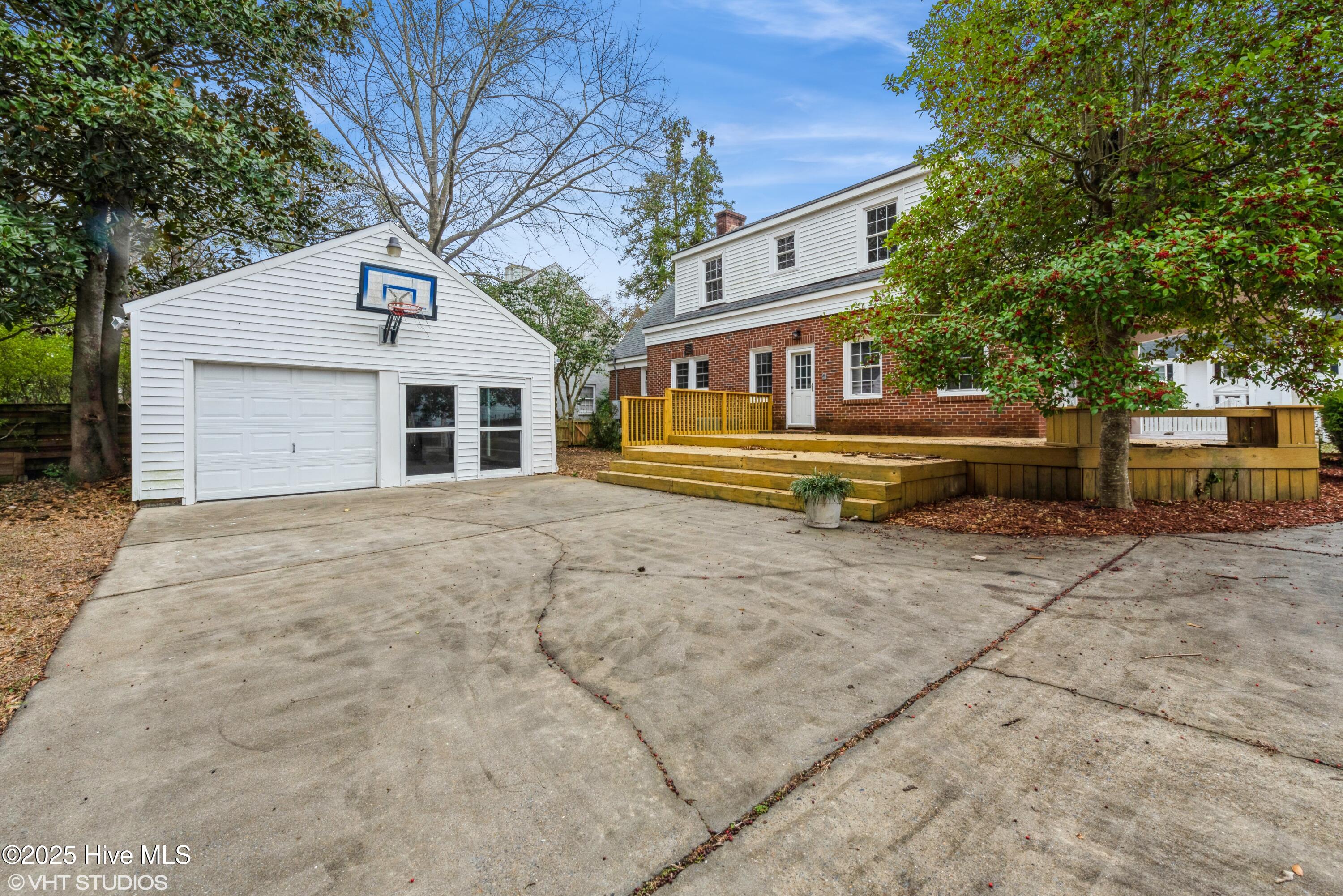 703 Rountree Street Kinston, NC 28501 - Photo 2 of 15 02_703ROUNTREEST_2004_HiRes