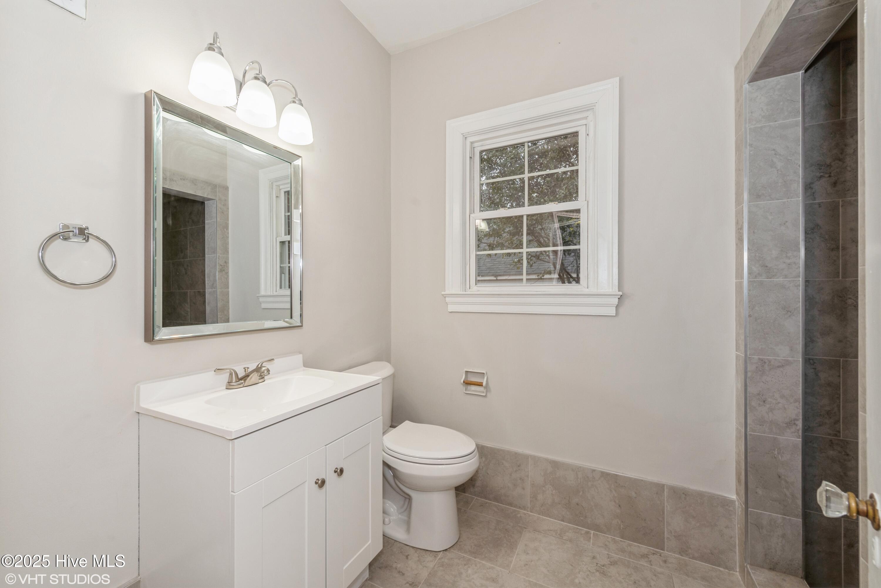 703 Rountree Street Kinston, NC 28501 - Photo 5 of 15 05_703ROUNTREEST_2012_HiRes