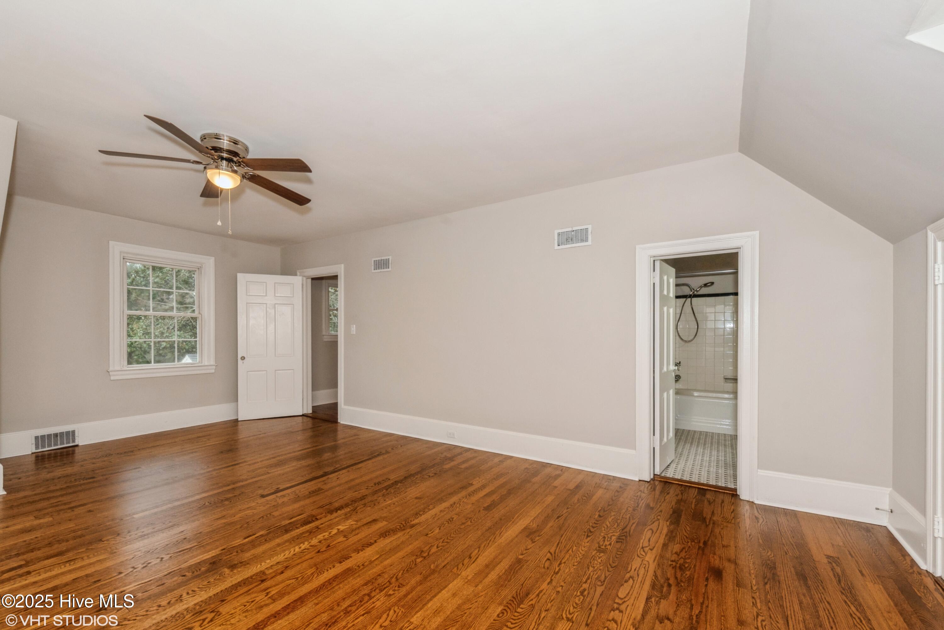 703 Rountree Street Kinston, NC 28501 - Photo 10 of 15 10_703ROUNTREEST_2025_HiRes