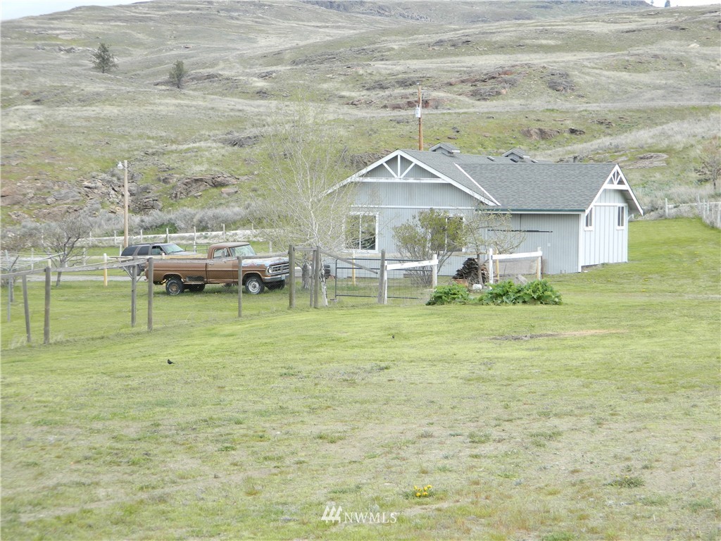460 McLaughlin Canyon Road Riverside, WA 98849 - Photo 5 of 10 Gallery Image 5