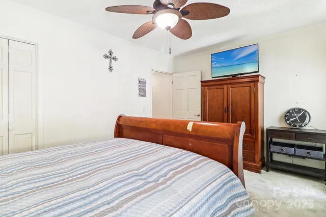 $424,000 | 334 Lakeview Circle, Lugoff, SC 29078