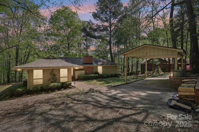 $424,000 | 334 Lakeview Circle, Lugoff, SC 29078