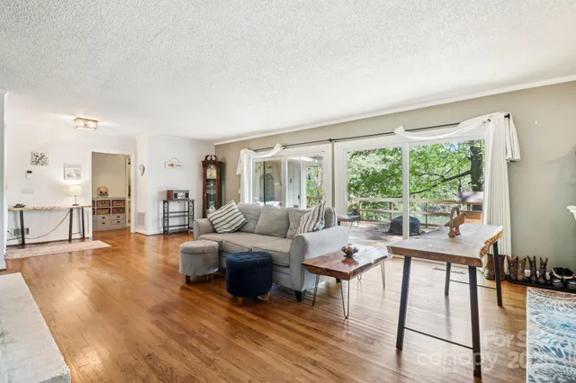 $424,000 | 334 Lakeview Circle, Lugoff, SC 29078