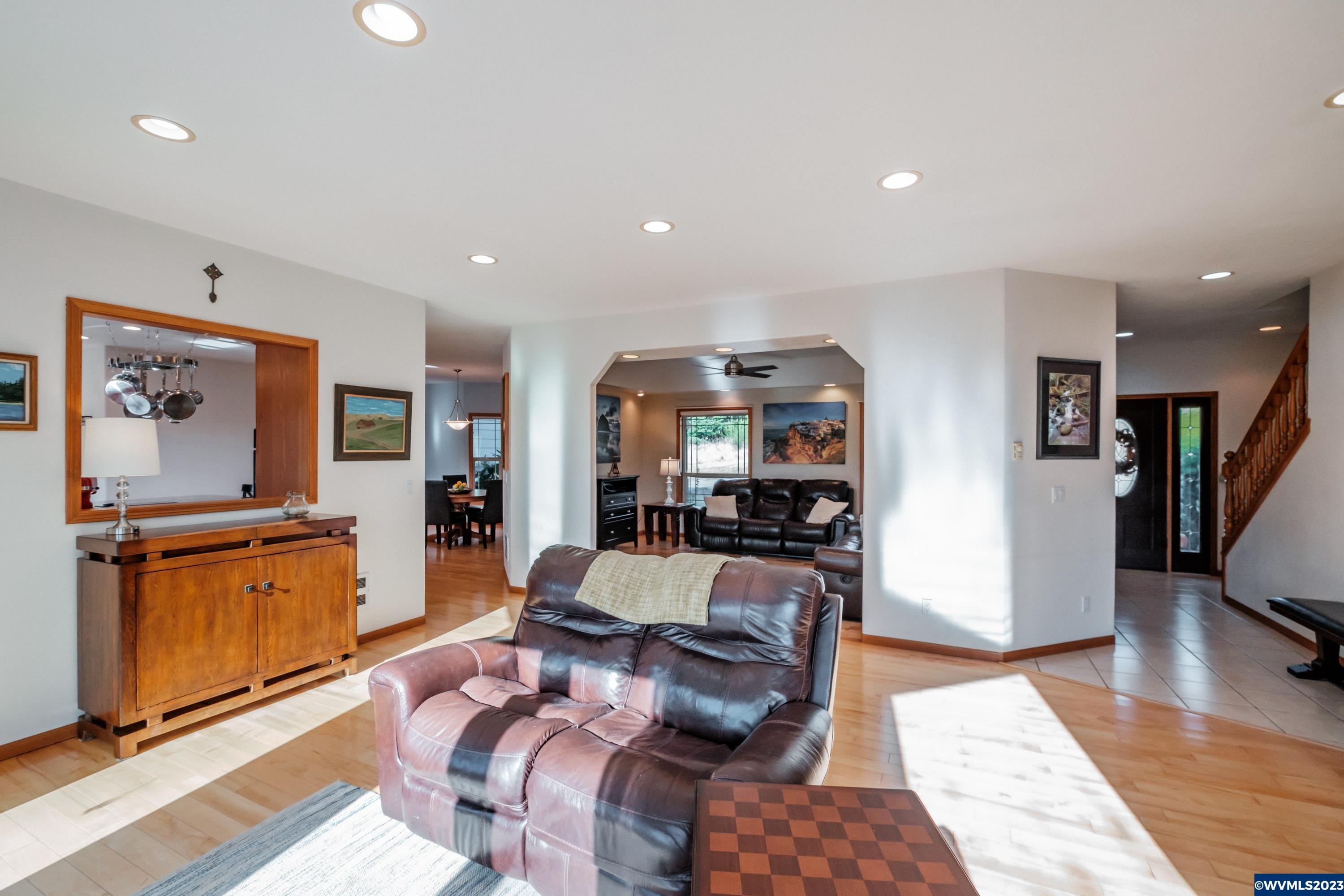 62236 Silver Road Coos Bay, OR 97420 - Photo 4 of 42 Gallery Image 4