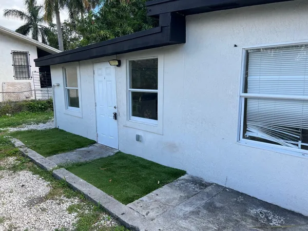 $1,595 | 8269 Northwest 1st Place, Unit 2, Miami, FL 33150