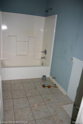 8080 North Gregory Road Fowlerville, MI 48836 - Photo 18 of 22 Upper Level Bath