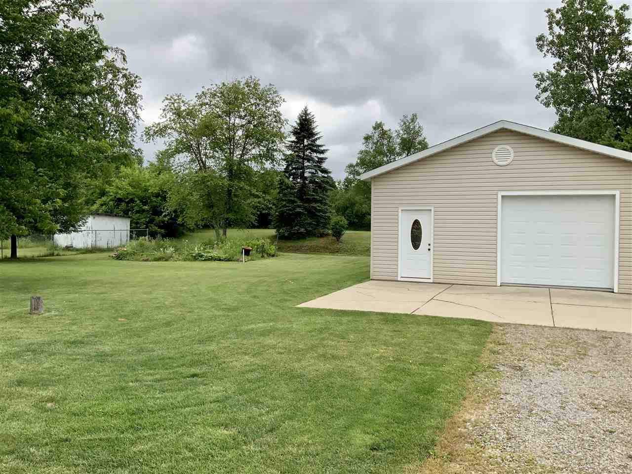 6257 Kelly Road Flushing, MI 48433 - Photo 34 of 39 50045851-33.JPG