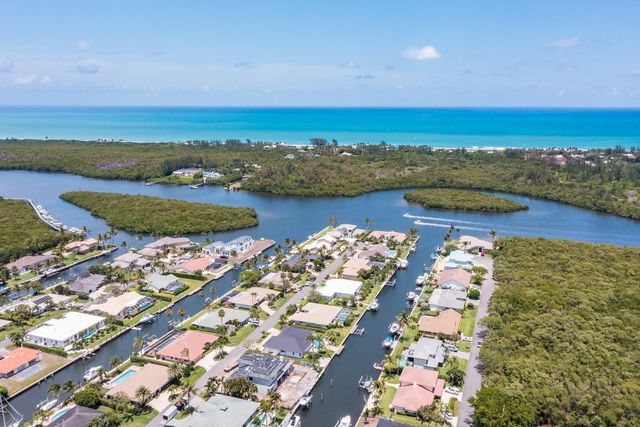 $1,425,000 | 8908 Southeast Star Island Way, Hobe Sound, FL 33455