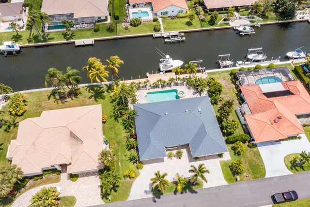 $1,425,000 | 8908 Southeast Star Island Way, Hobe Sound, FL 33455