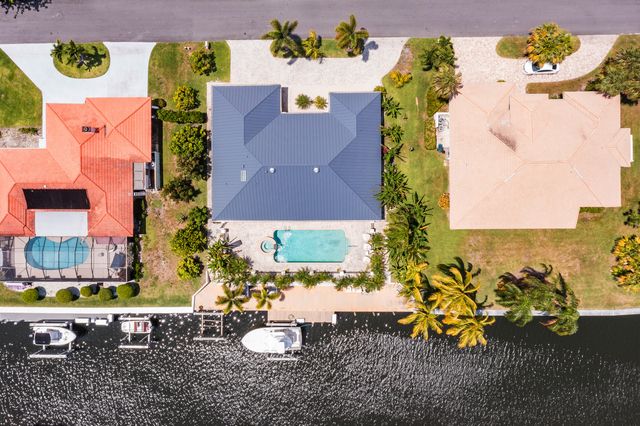 $1,425,000 | 8908 Southeast Star Island Way, Hobe Sound, FL 33455