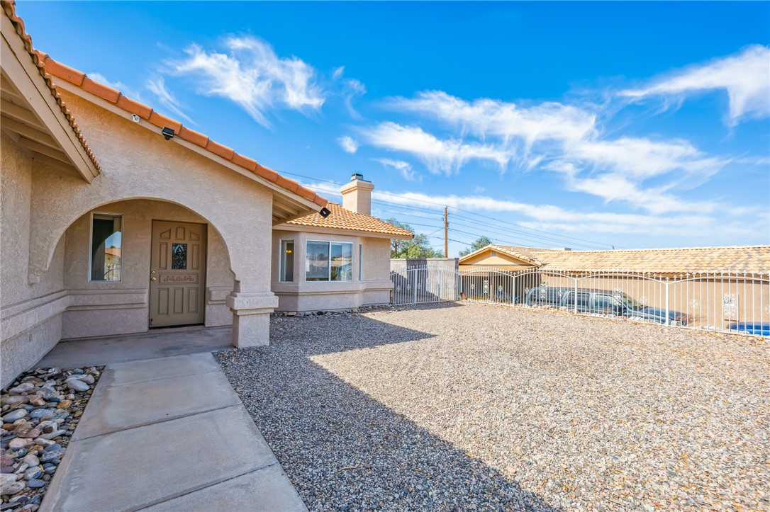 2524 South Ridge Avenue Bullhead City, AZ 86429 - Photo 8 of 64 View of yard