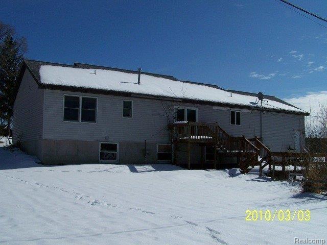 8422 Pettysville Road Pinckney, MI 48169 - Photo 4 of 4 rear