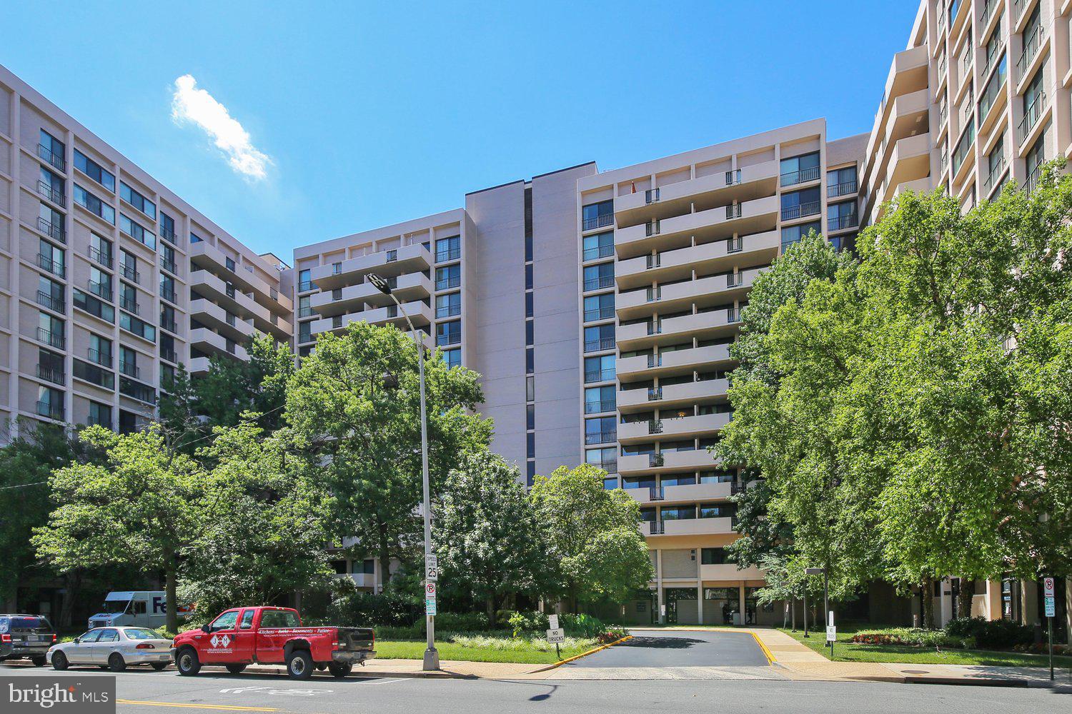 4141 North Henderson Road, Unit 904 Arlington, VA 22203 - Photo 26 of 46 Hyde Park Front Elevation