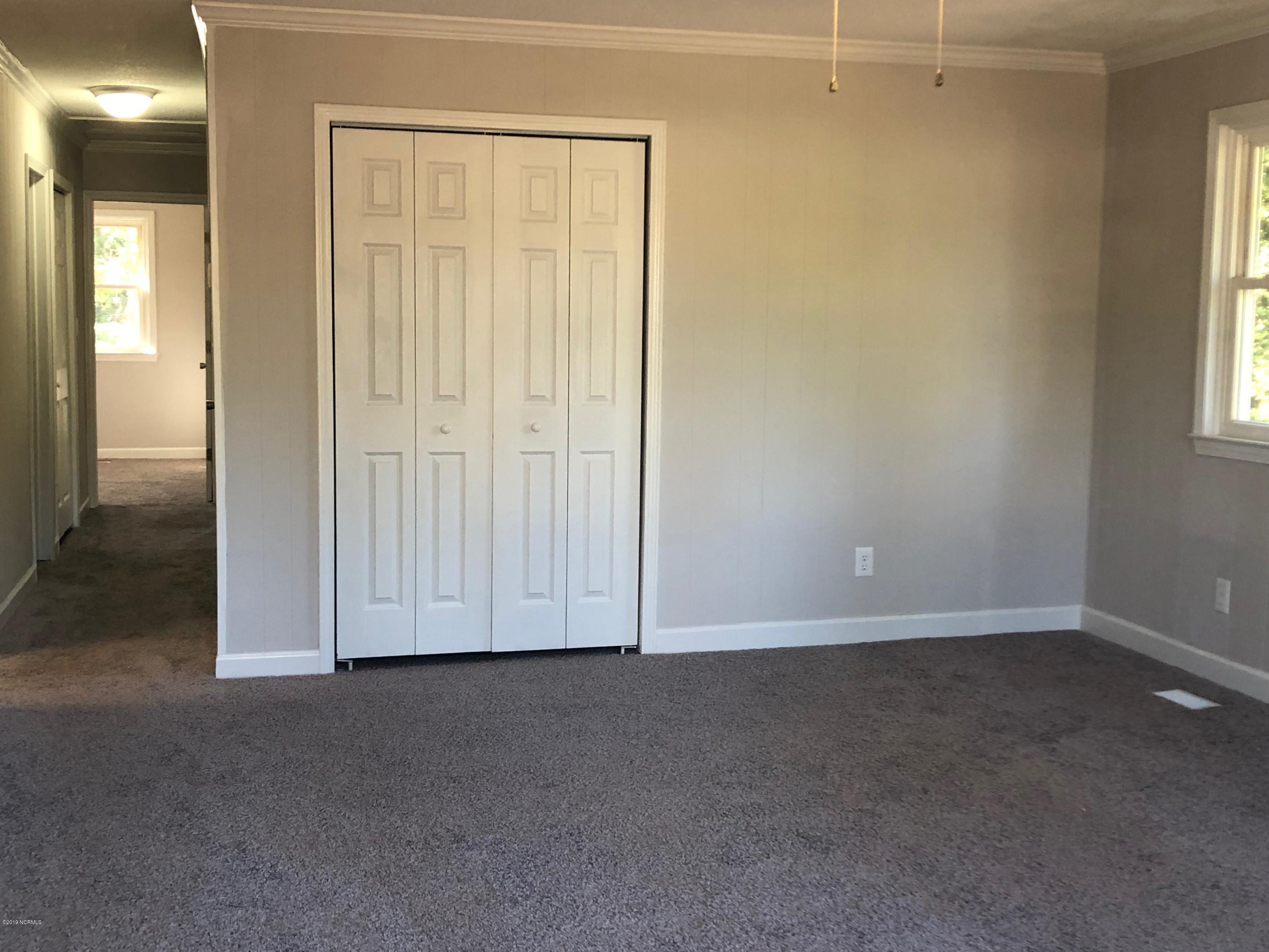 102 Belltown Road Havelock, NC 28532 - Photo 2 of 17 entryway