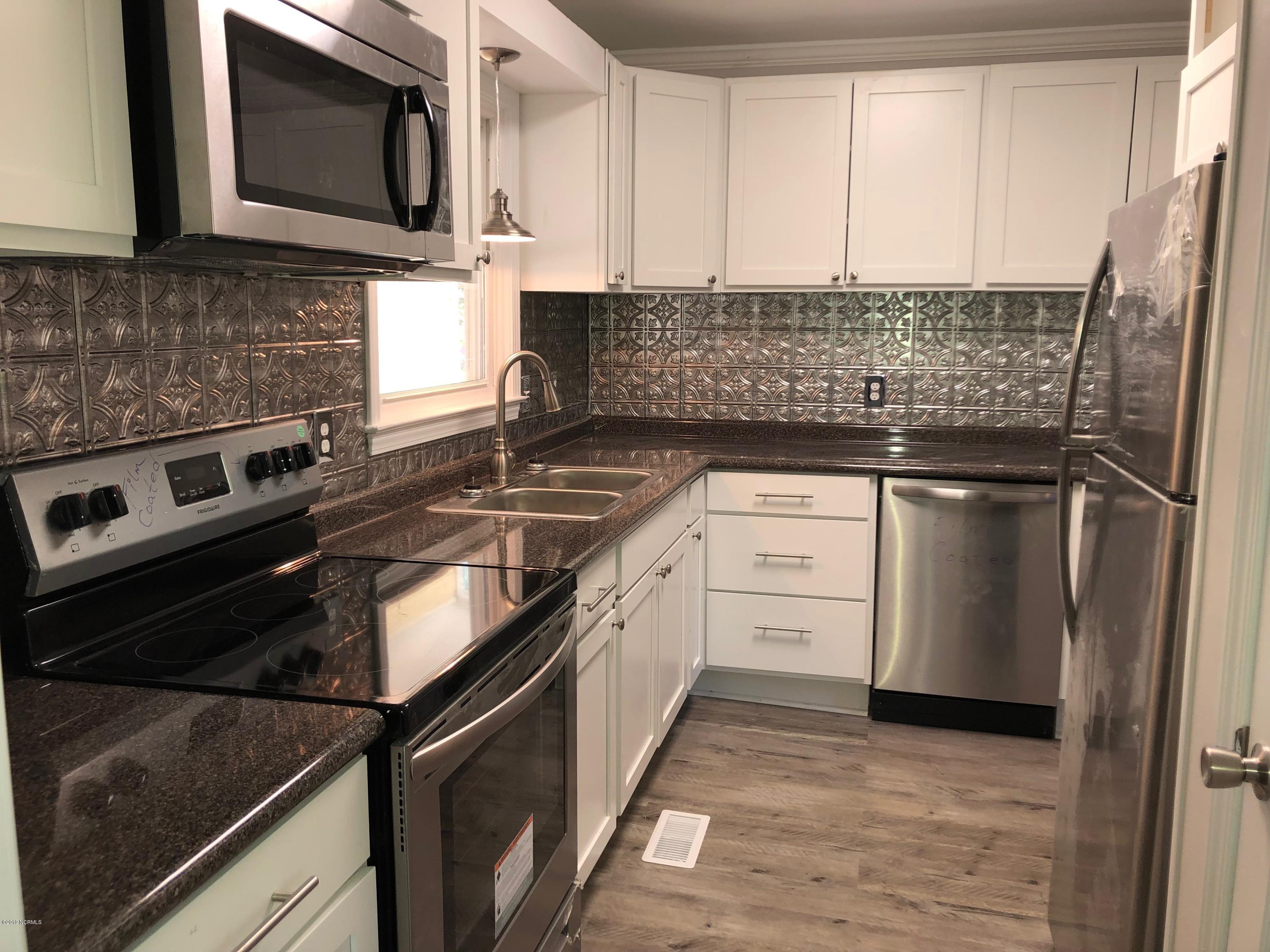 102 Belltown Road Havelock, NC 28532 - Photo 6 of 17 kitchen