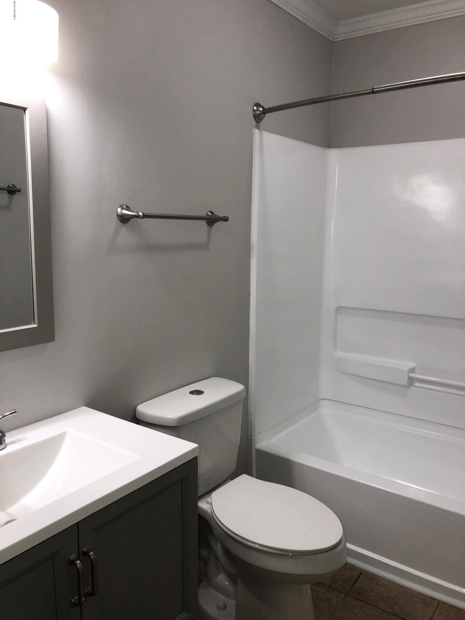 102 Belltown Road Havelock, NC 28532 - Photo 8 of 17 2nd bathroom