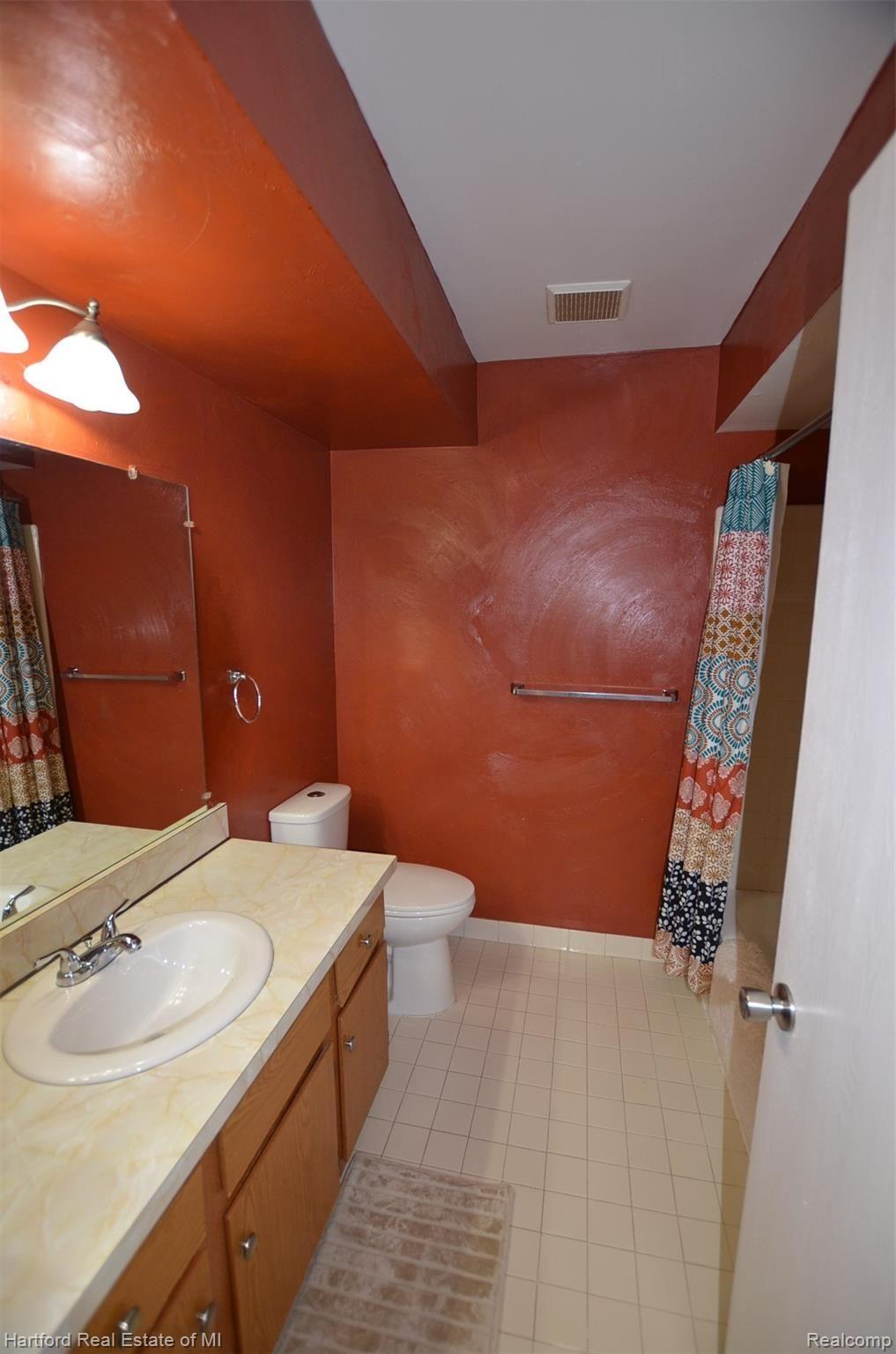 23428 Middlebelt Road, Unit 13 Farmington, MI 48336 - Photo 9 of 14 DSC_1004.JPG