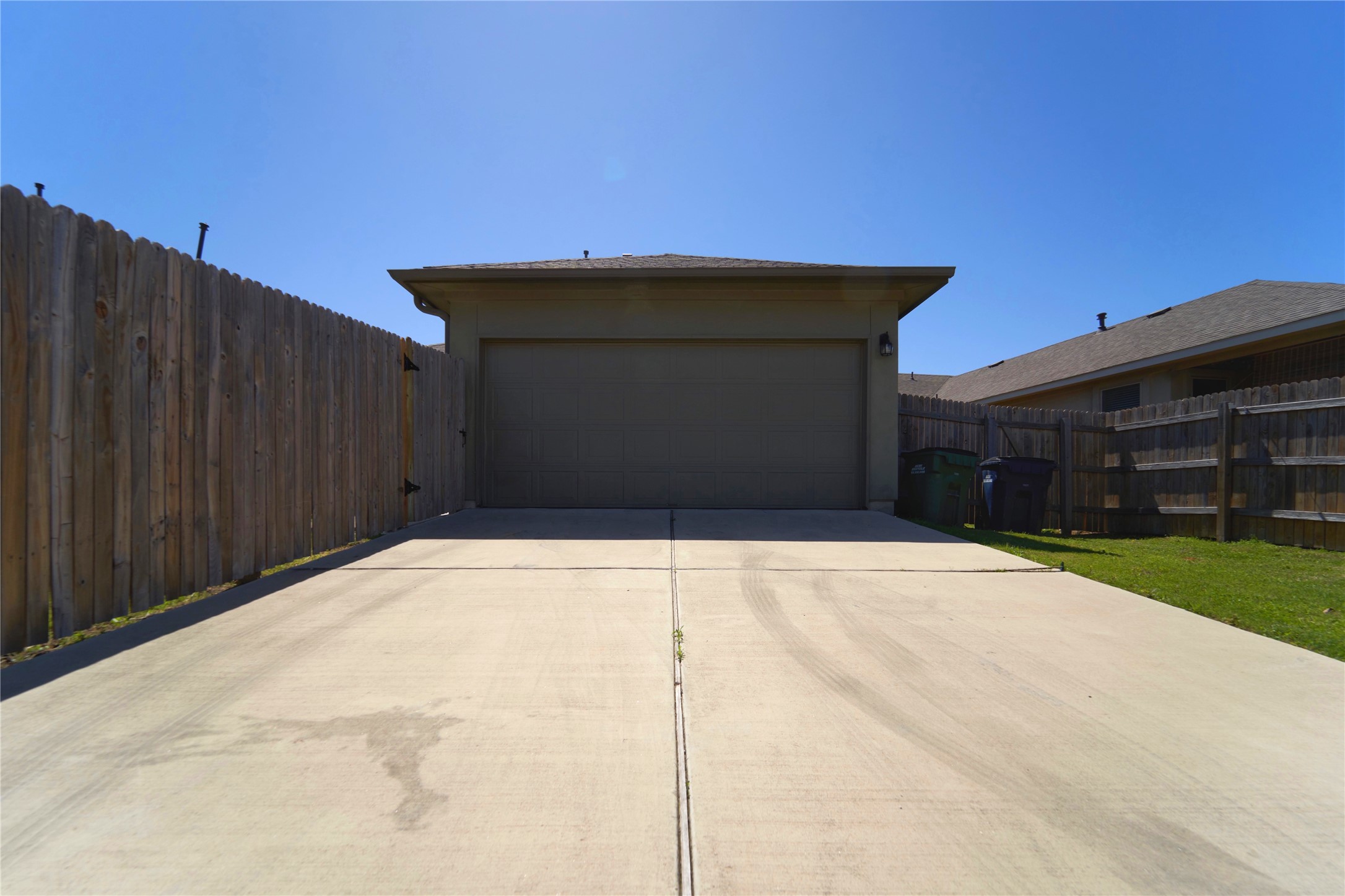 1409 Brooks Way Leander, TX 78641 - Photo 22 of 25 Garage