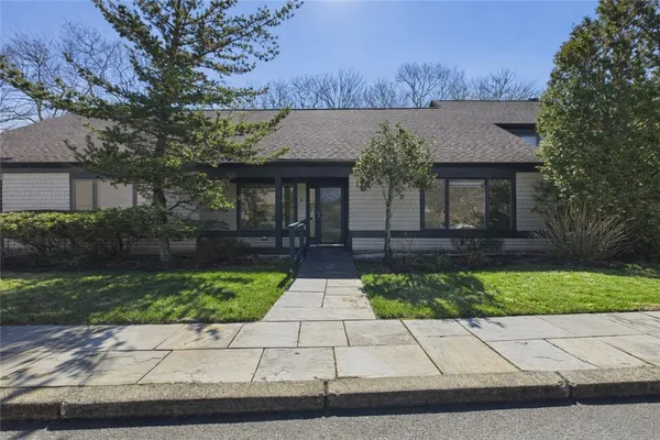 $675,000 | 4 Meadowbrook Way, Narragansett, RI 02882