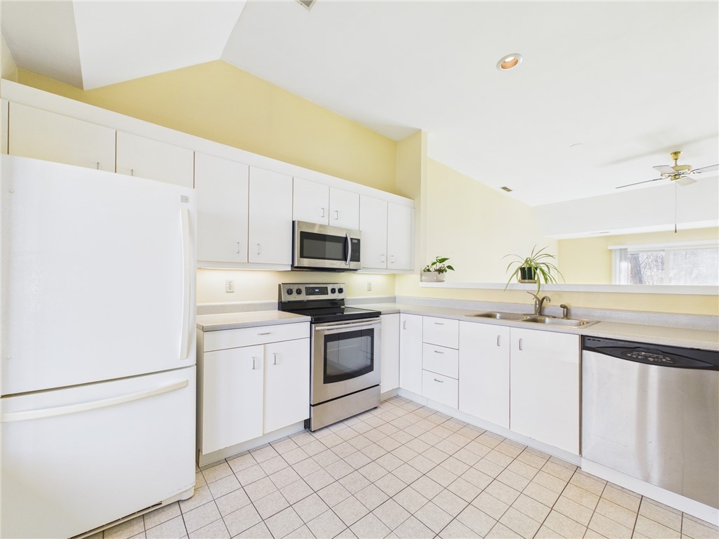 4 Meadowbrook Way Narragansett, RI 02882 - Photo 5 of 23