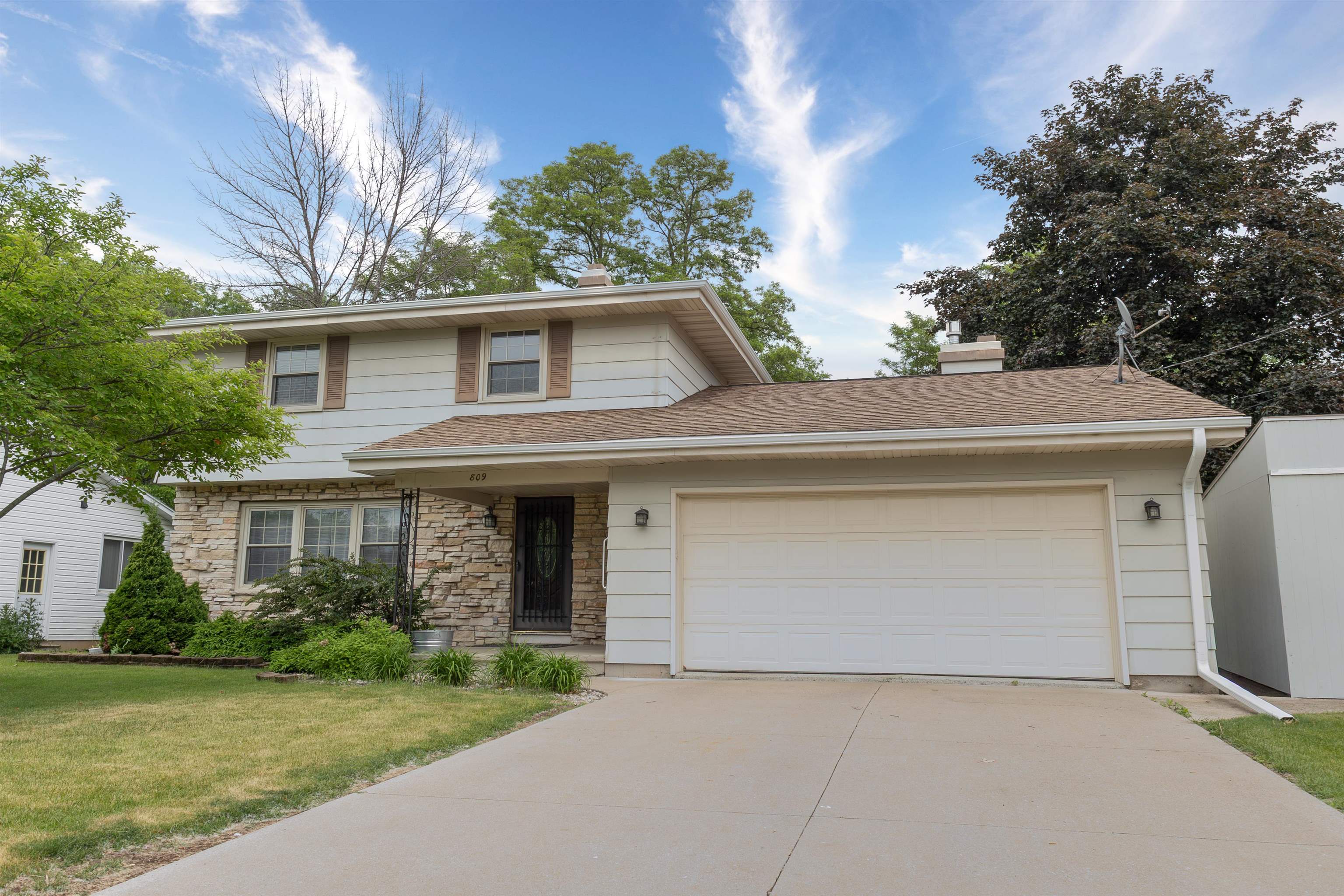 809 Melissa Street Menasha, WI 54952 - Photo 1 of 35