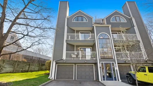 $575,000 | 42A Triumph Court, Unit A, East Rutherford, NJ 07073
