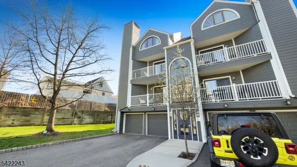 $575,000 | 42A Triumph Court, Unit A, East Rutherford, NJ 07073